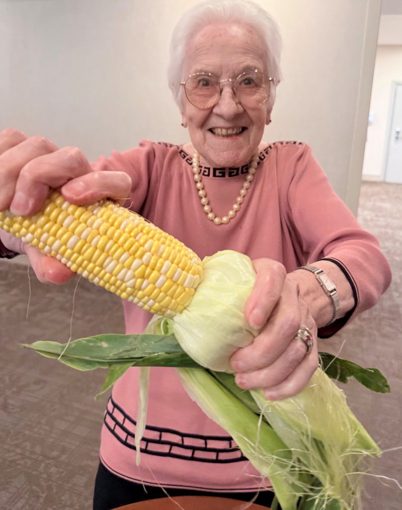 Ermelinda corn husking